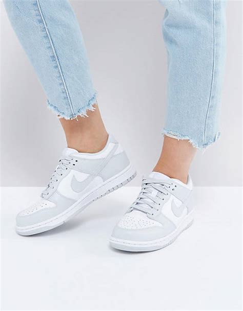 Nike – Dunk – Sneaker in Grau und Weiß 